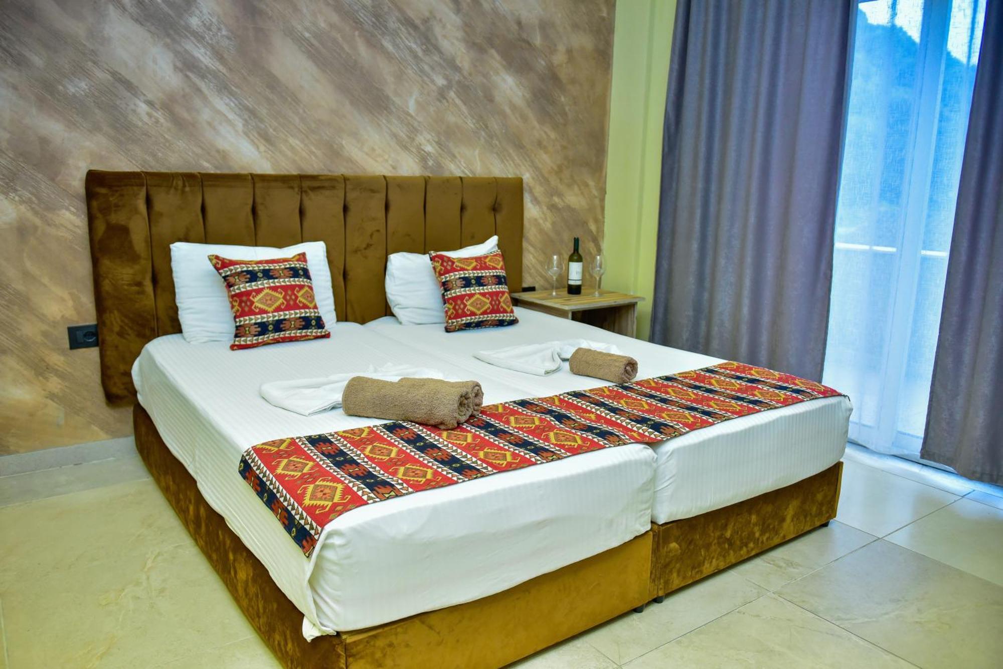 Te Bujtina Hotel- Cozy Stay With Traditional Breakfast Near Beach Golem  Exterior foto
